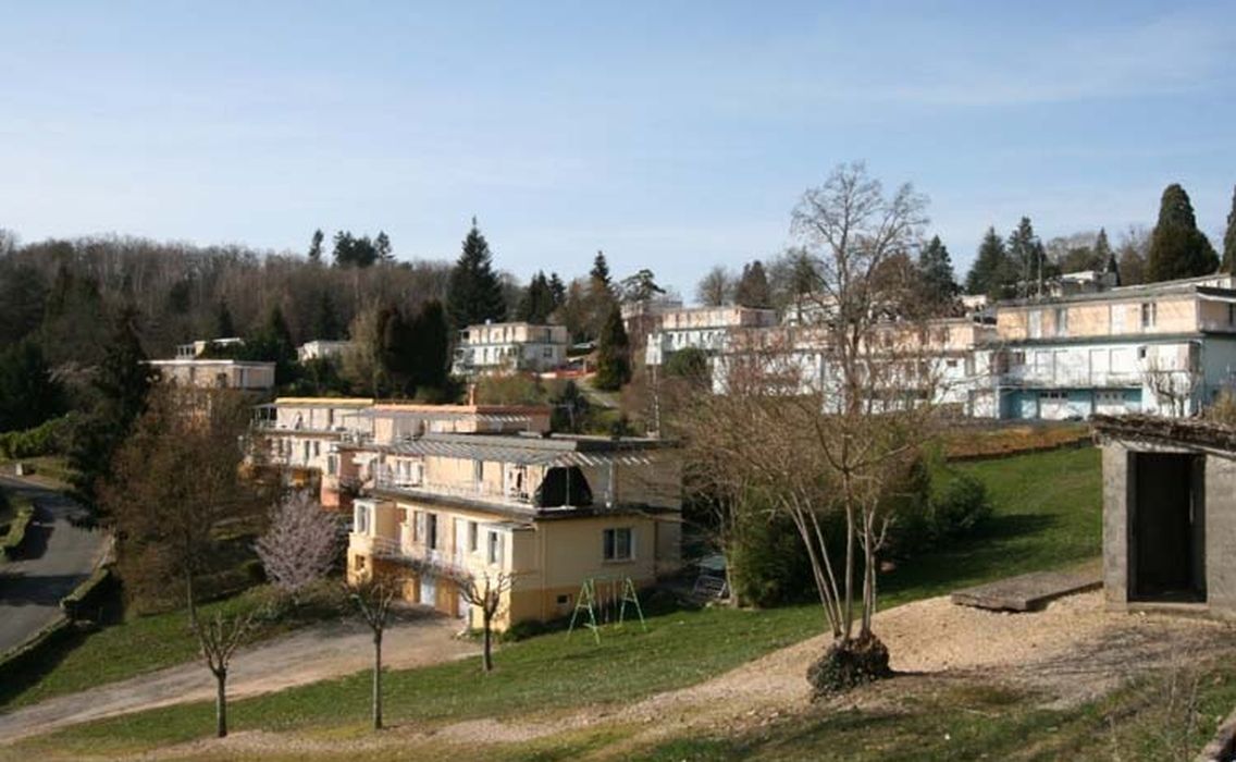 vue générale des bâtiments dans leur environnement