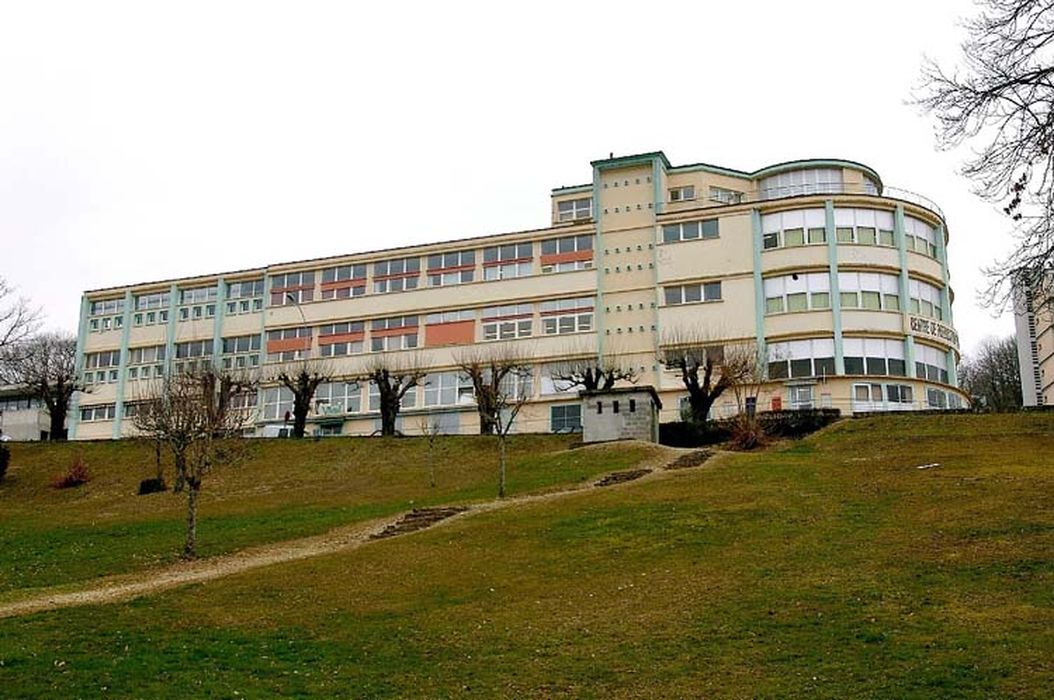 vue générale du bâtiment principal