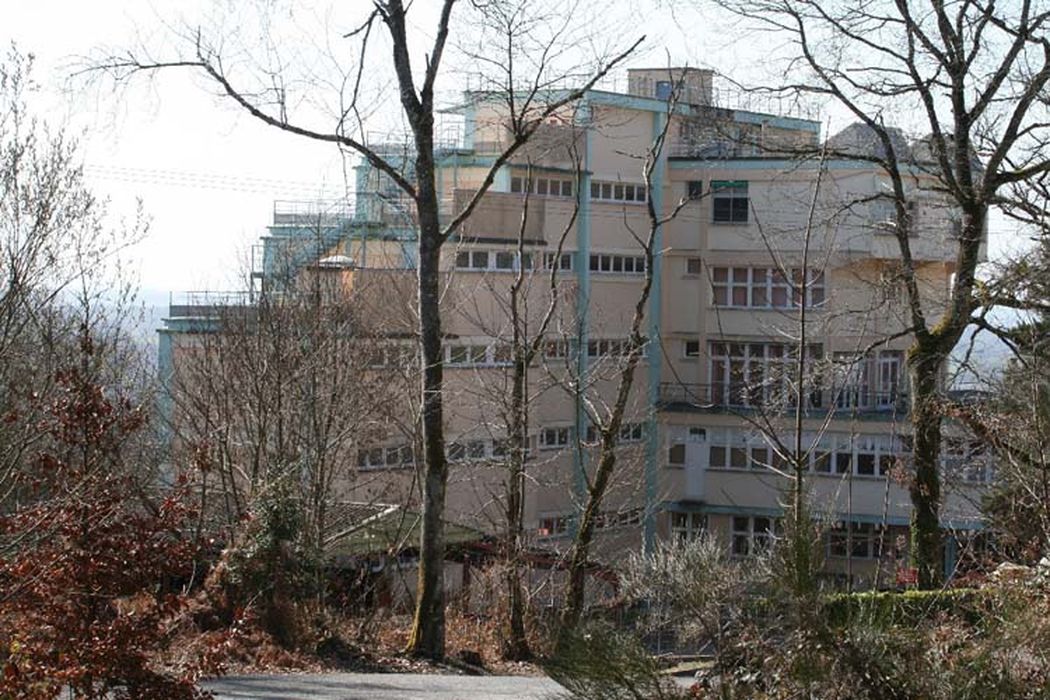 vue partielle de l’hôtel dispensaire