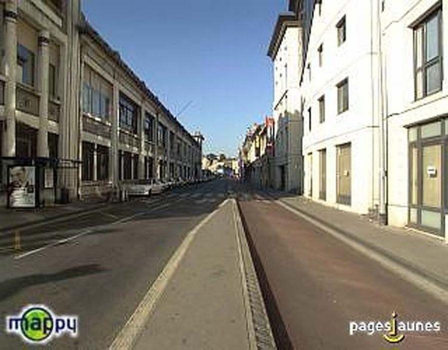 vue partielle du bâtiment sur rue