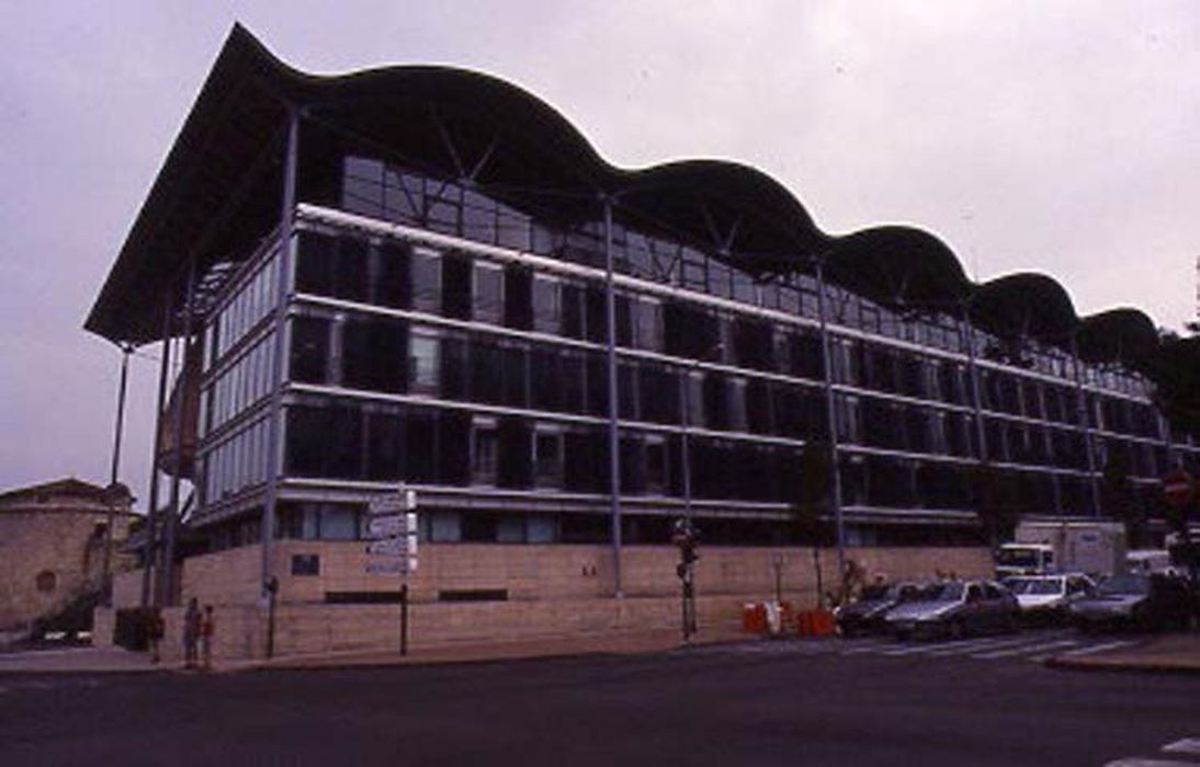 vue partielle du bâtiment