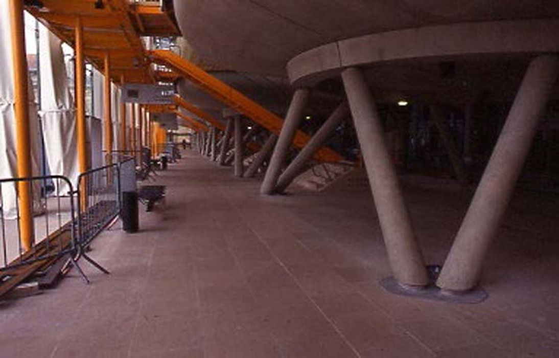 vue partielle du hall