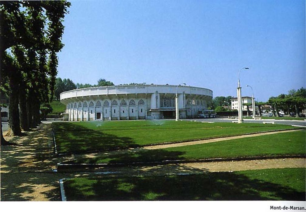 vue générale du bâtiment dans son environnement