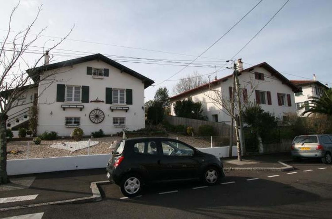 façades sur rue des maisons individuelles