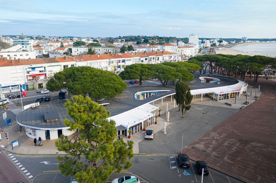 vue générale du bâtiment depuis l'ouest