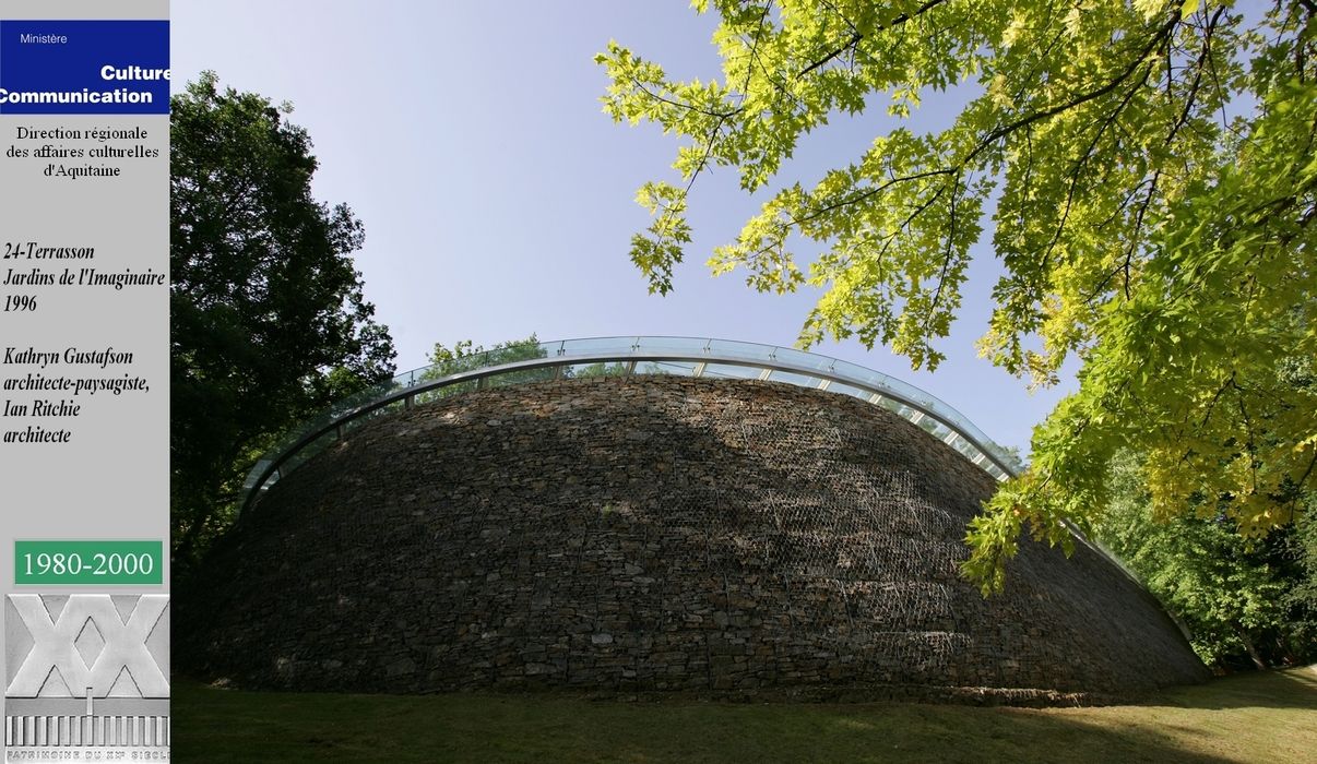 espace d'exposition, façade extérieure est