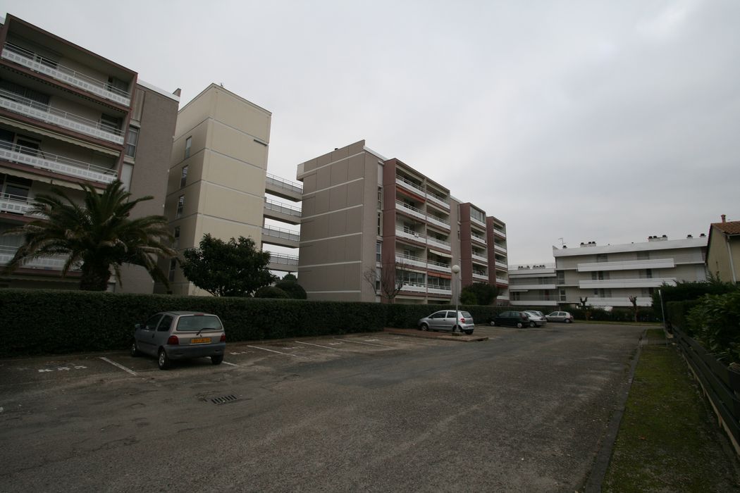 façades sud, vue du parking