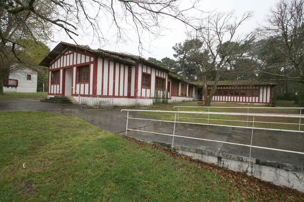 station, groupe de bâtiments