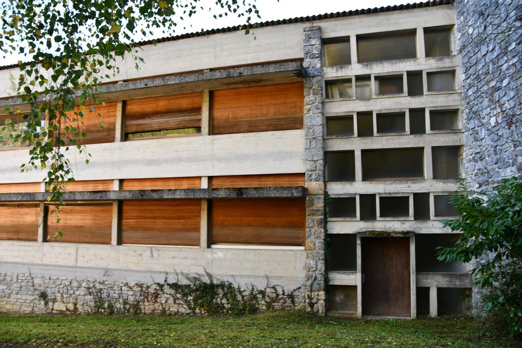 vue partielle du bâtiment