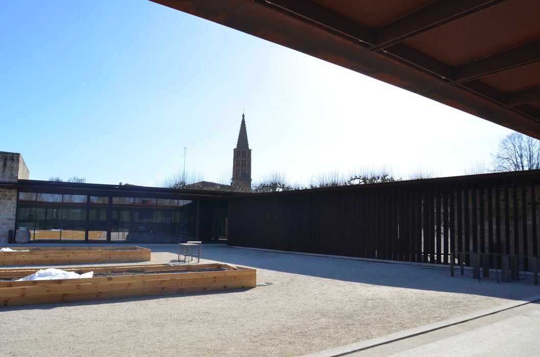 façades sud et ouest sur cour