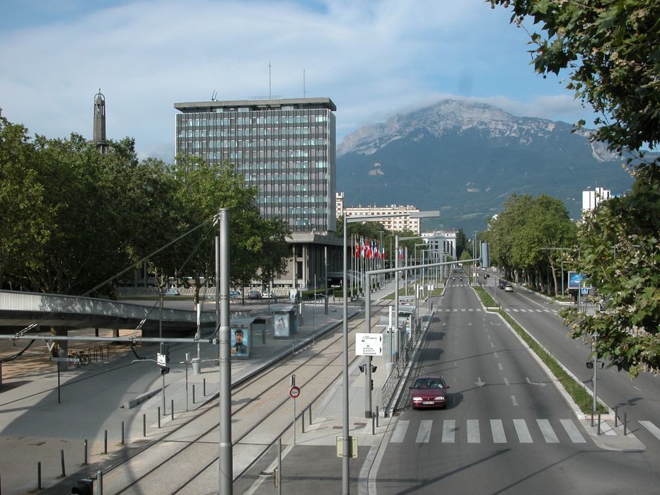 vue partielle du bâtiment dans son environnement depuis nord-est, boulevard Jean Pain