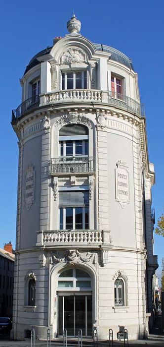 vue générale de la façade d’angle sur rue