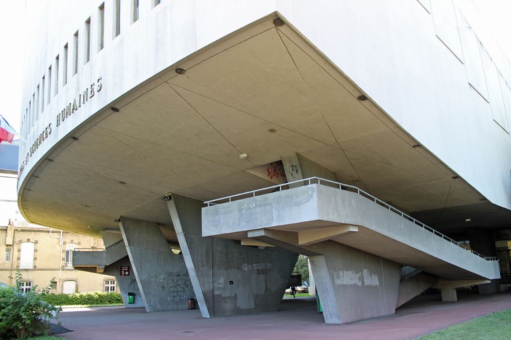 façade sud est du bâtiment principal