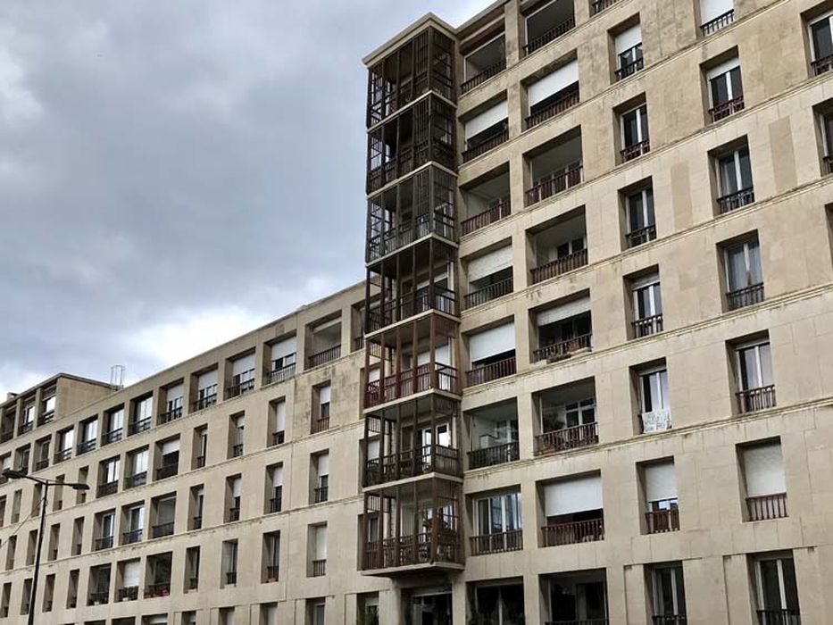 vue partielle du bâtiment
