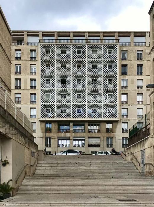 vue partielle du bâtiment