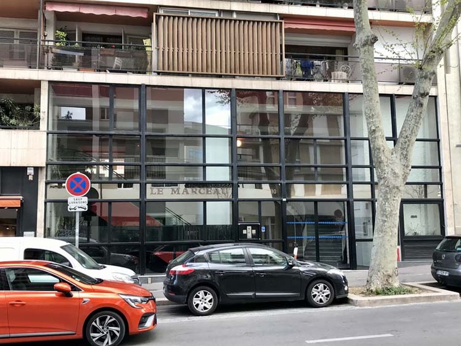 façade sur rue, détail du traitement de façade du rez-de-chaussée