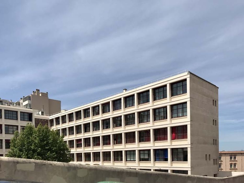 vue partielle du bâtiment