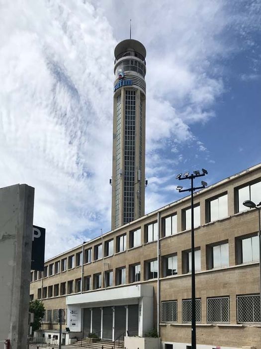 vue générale de la tour dans son environnement