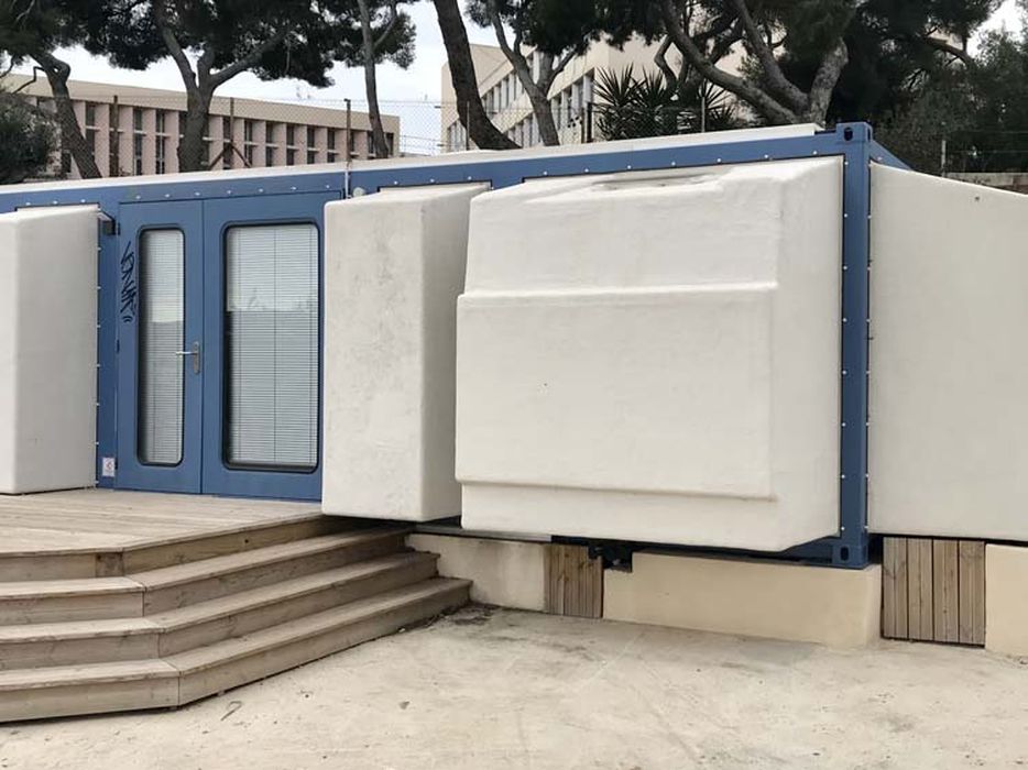 vue partielle du bâtiment