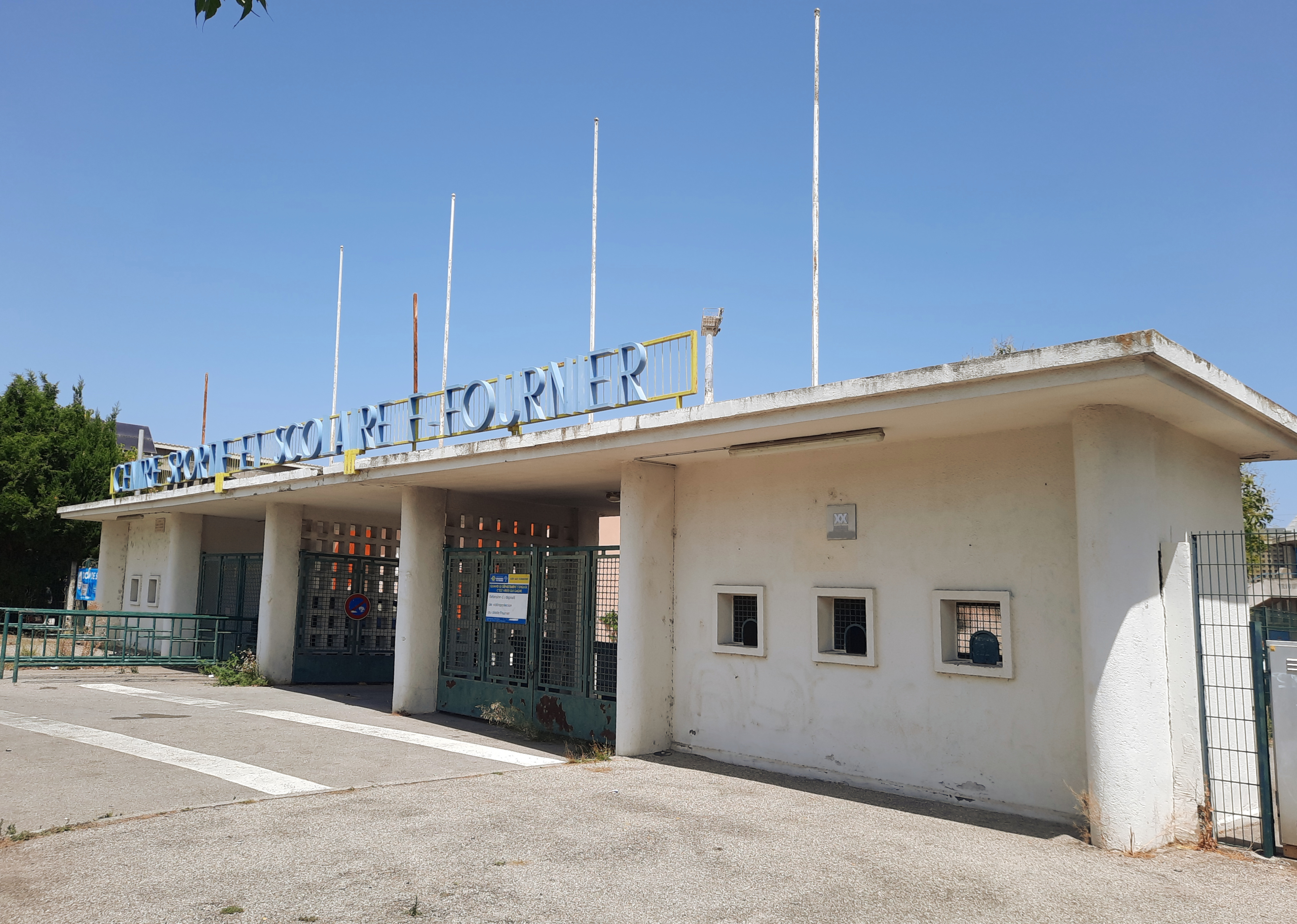 13-Arles, centre sportif et scolaire Fernand Fournier
