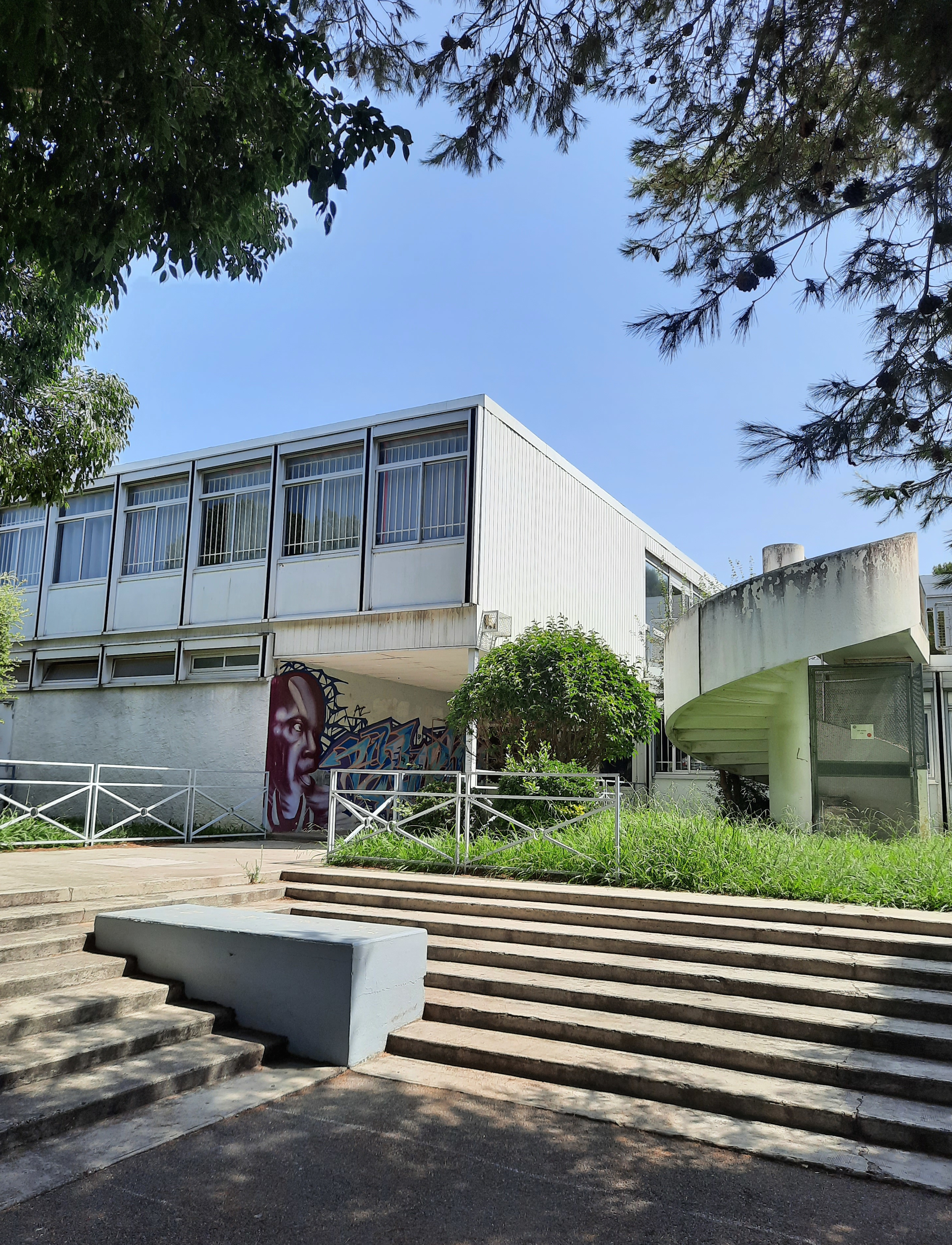 13-Istres, centre éducatif culturel Les Heures Claires