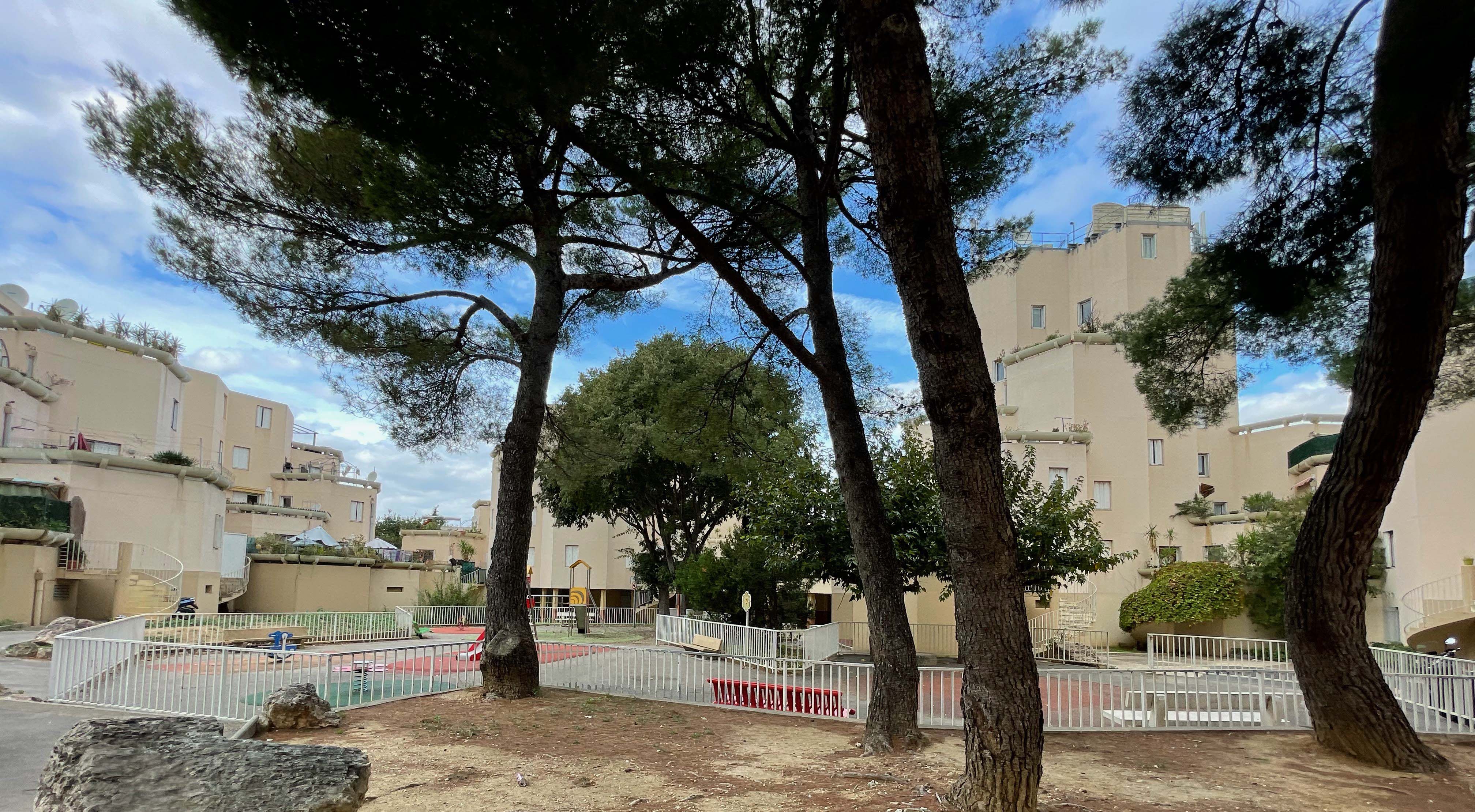 13, Marseille 11e Arrondissement, Résidence Maisons-Jardins