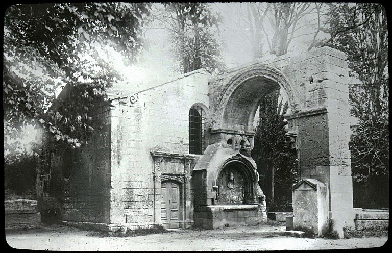 Arc de Saint-Césaire et chapelle de Saint-Accurse