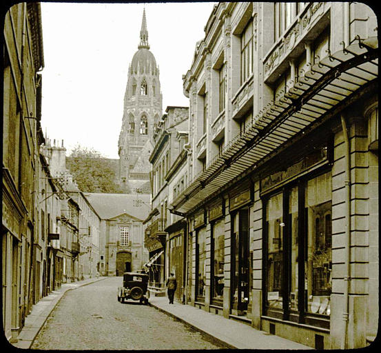 Tour centrale vue d'une rue