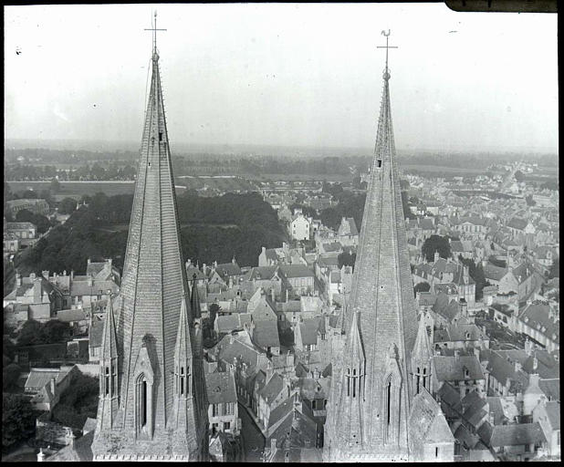 Toits des tours ouest et vue panoramique de la ville