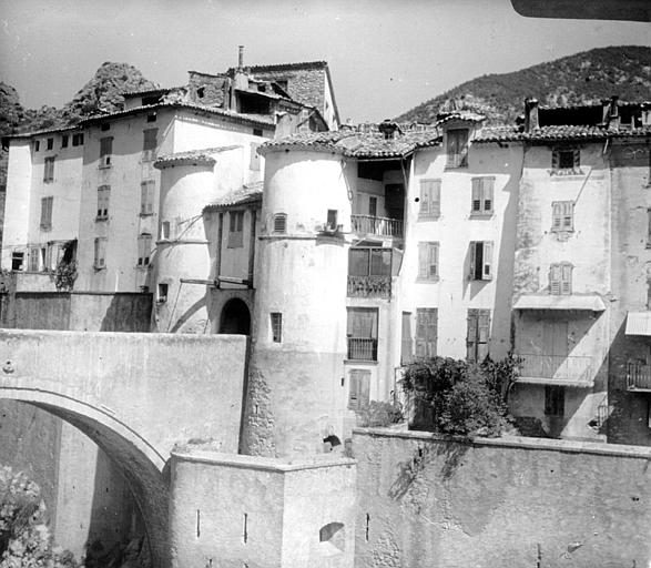 Pont et porte fortifiée