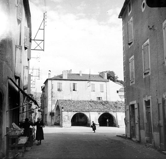 Vue d'ensemble sur la place