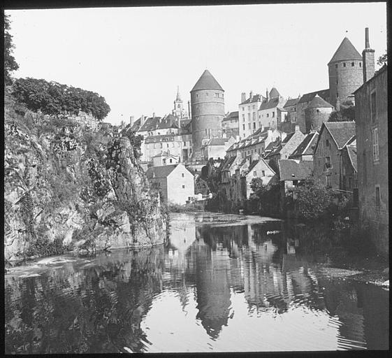 Vue générale prise des bords de l'Armançon