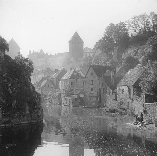 Vue générale prise des bords de l'Armançon