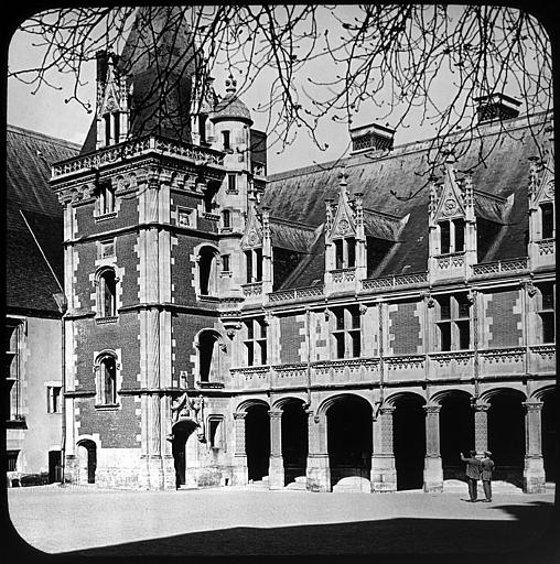 Façade sur cour de l'aile Louis XII