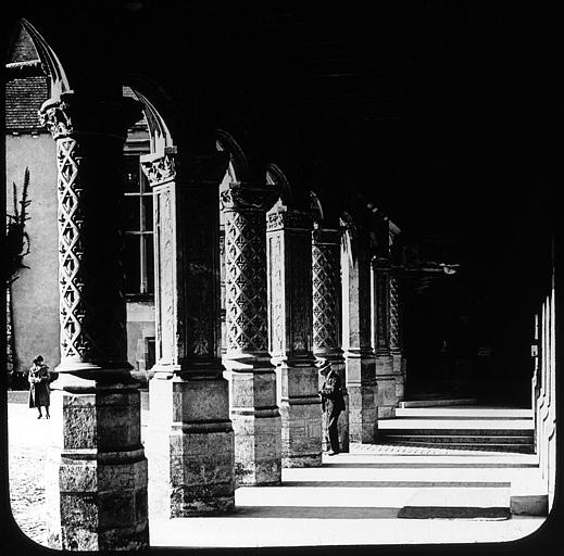 La colonnade de la galerie de l'aile Louis XII