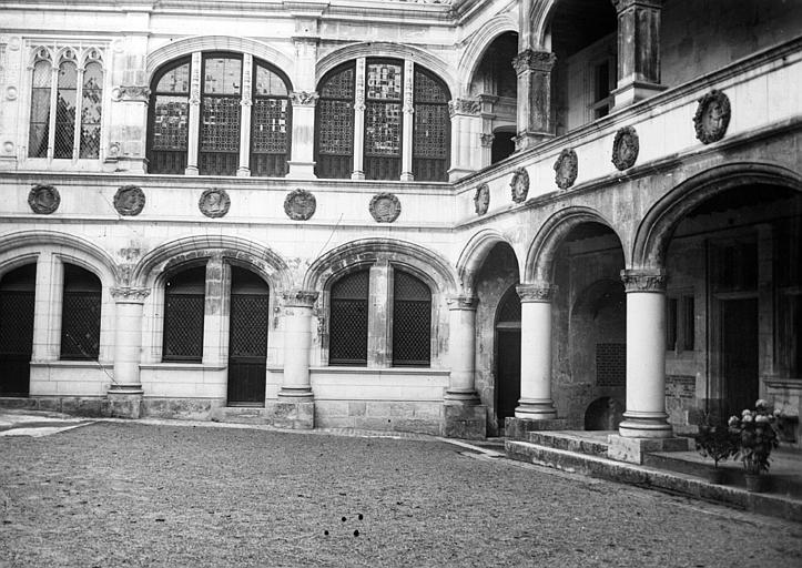 La galerie de la cour au rez-de-chaussée