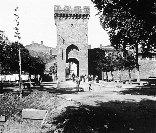 Vue générale de la Porte de la mer