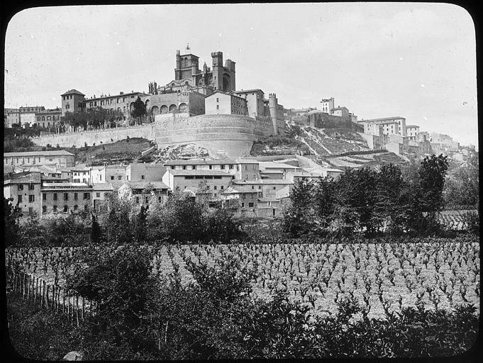 Vue prise de la route de Narbonne