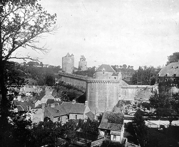 Vue prise de la ville