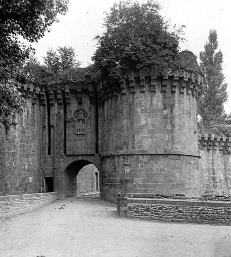 Vue générale de la porte Notre-Dame