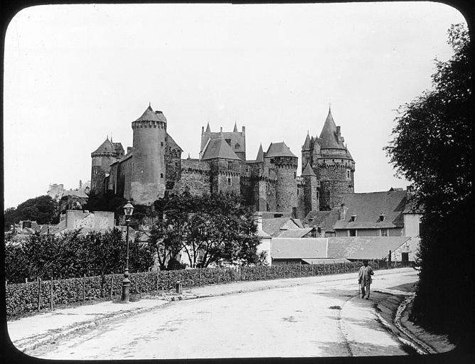 Vu de l'ouest avant restauration des toitures