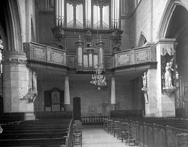 Orgue de tribune : garde-corps de tribune (balustrade) ; buffet d'orgue