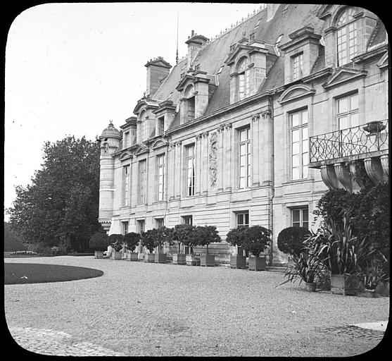 Façade sur la cour de Diane