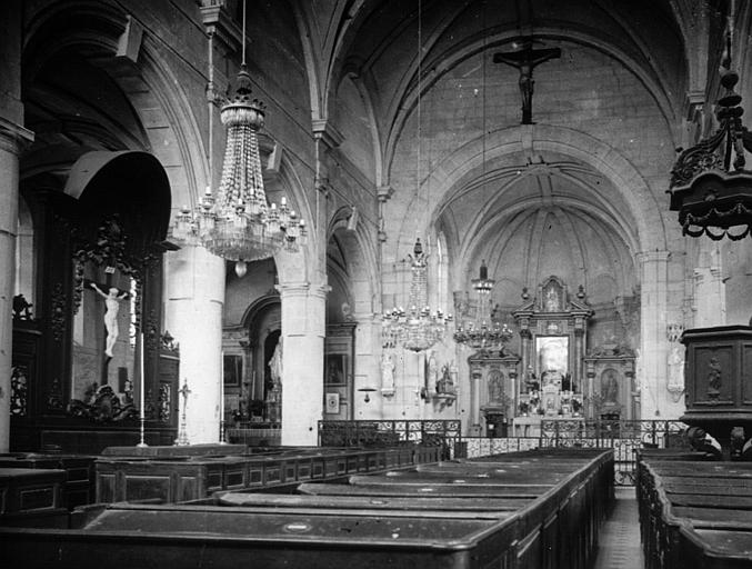 Vue intérieure de la nef et du choeur