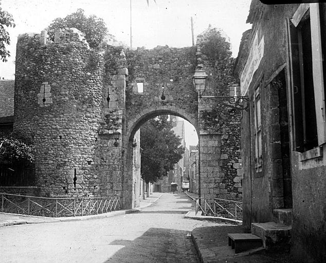 Porte Saint-Roch vue de l'extérieur