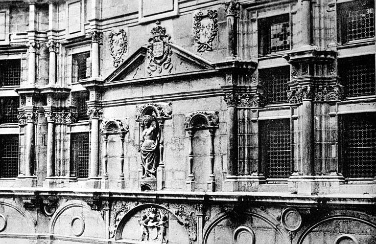 La façade, détail de décoration