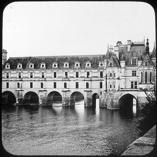 La galerie sur le Cher vue d'aval