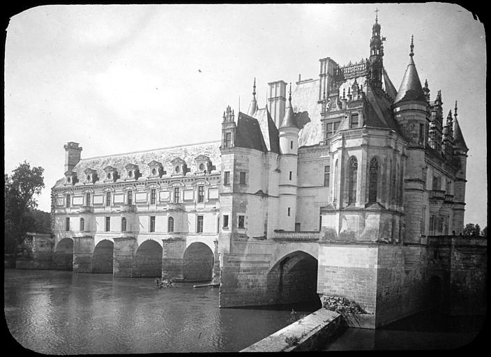 La galerie sur le Cher vue d'amont