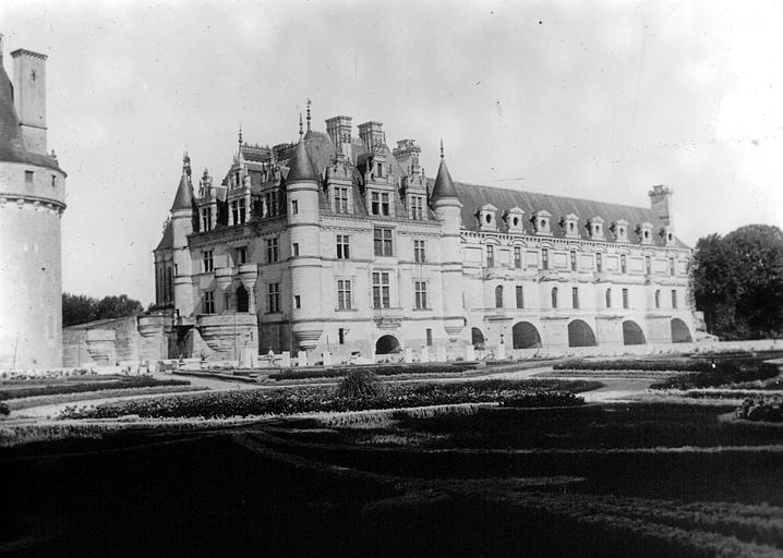 Le château vu du parc