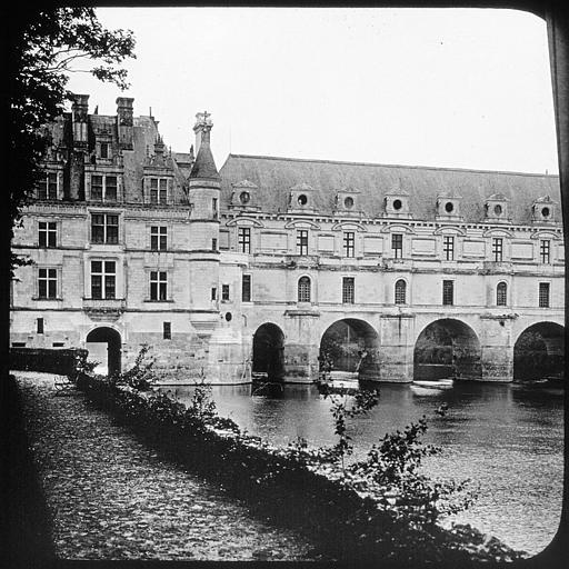 Partie du bâtiment sur le Cher